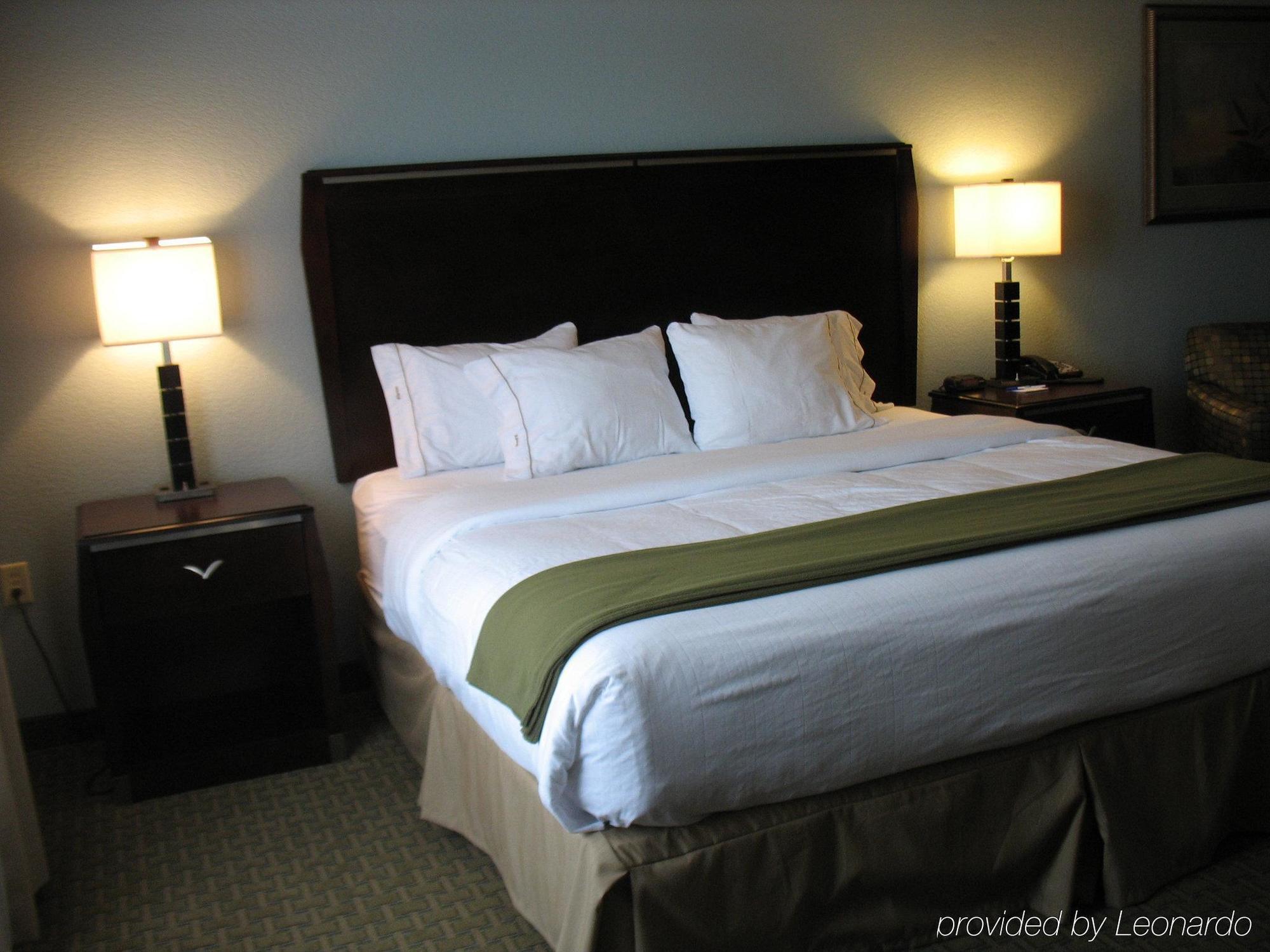 Holiday Inn Express & Suites Pittsburg, An Ihg Hotel Room photo